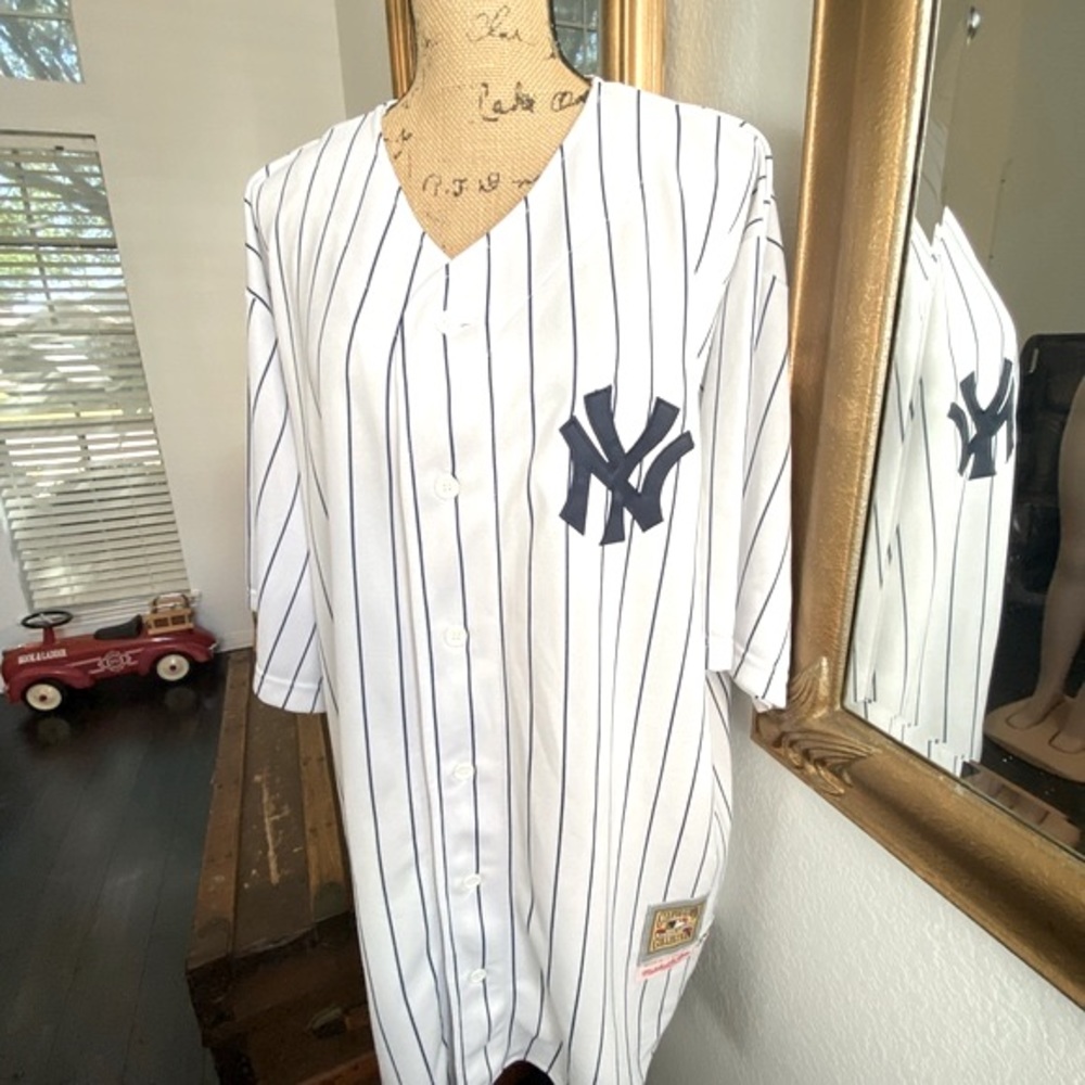 New York Yankees Jersey. 2006 Johnny Damon number 18. Vintage MLB shirt.…